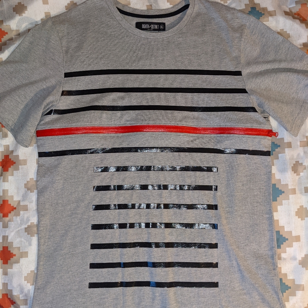 8ighth/Dstrkt brand zipper t-shirt